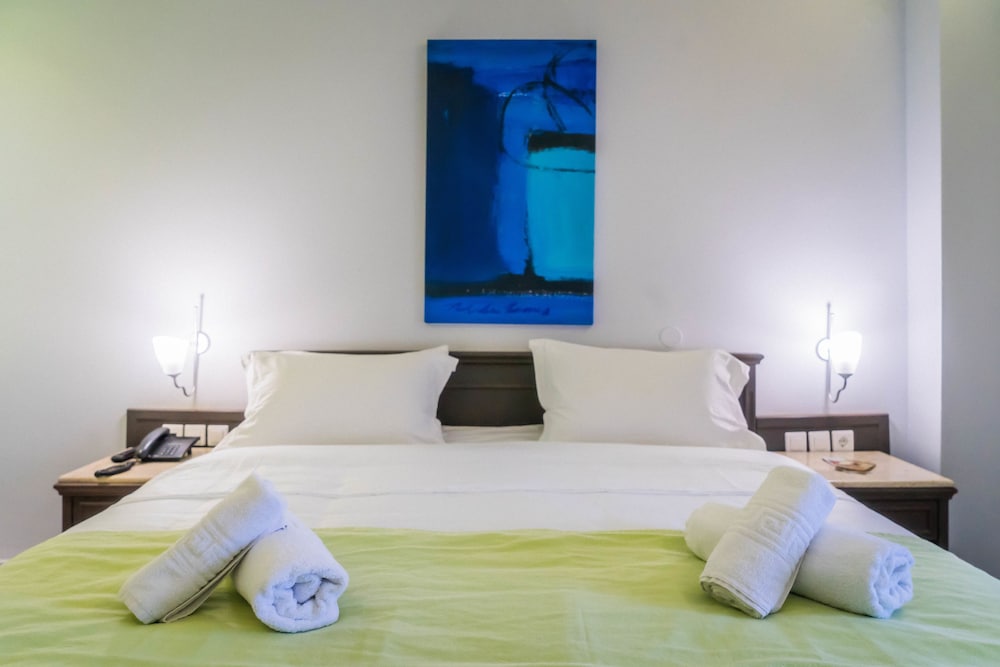 Castello City Hotel — Hotel rooms in Heraklion
