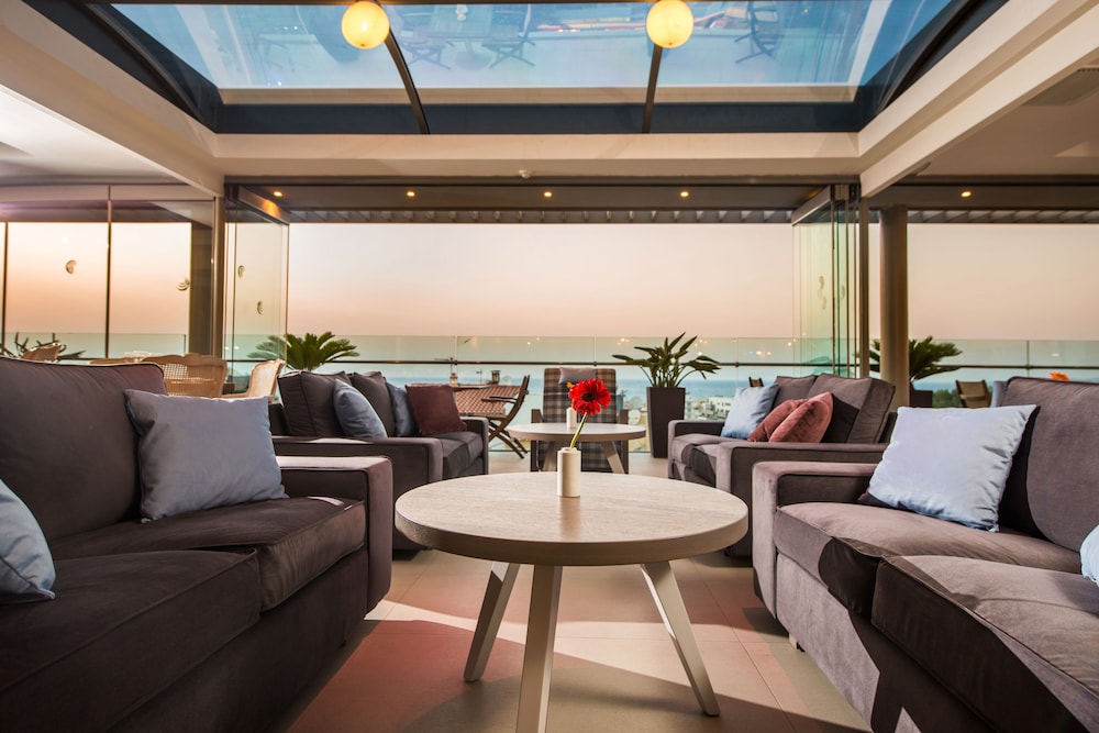 Castello City Hotel — Restaurant & bars in Heraklion