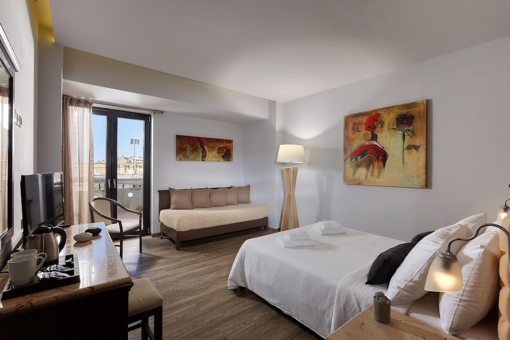 Castello City Hotel — Hotel rooms in Heraklion