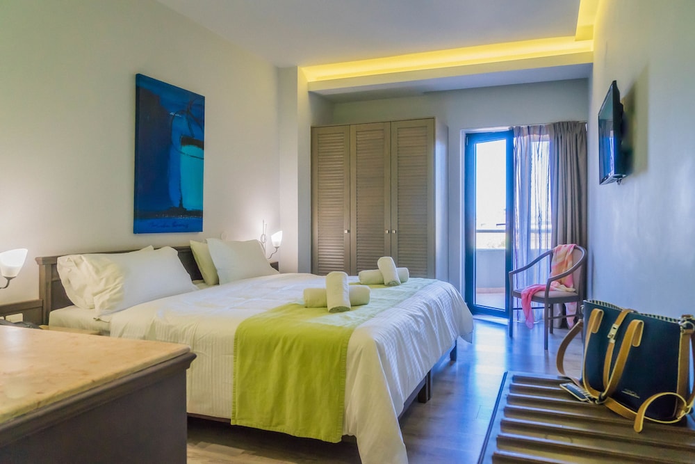 Castello City Hotel — Hotel rooms in Heraklion