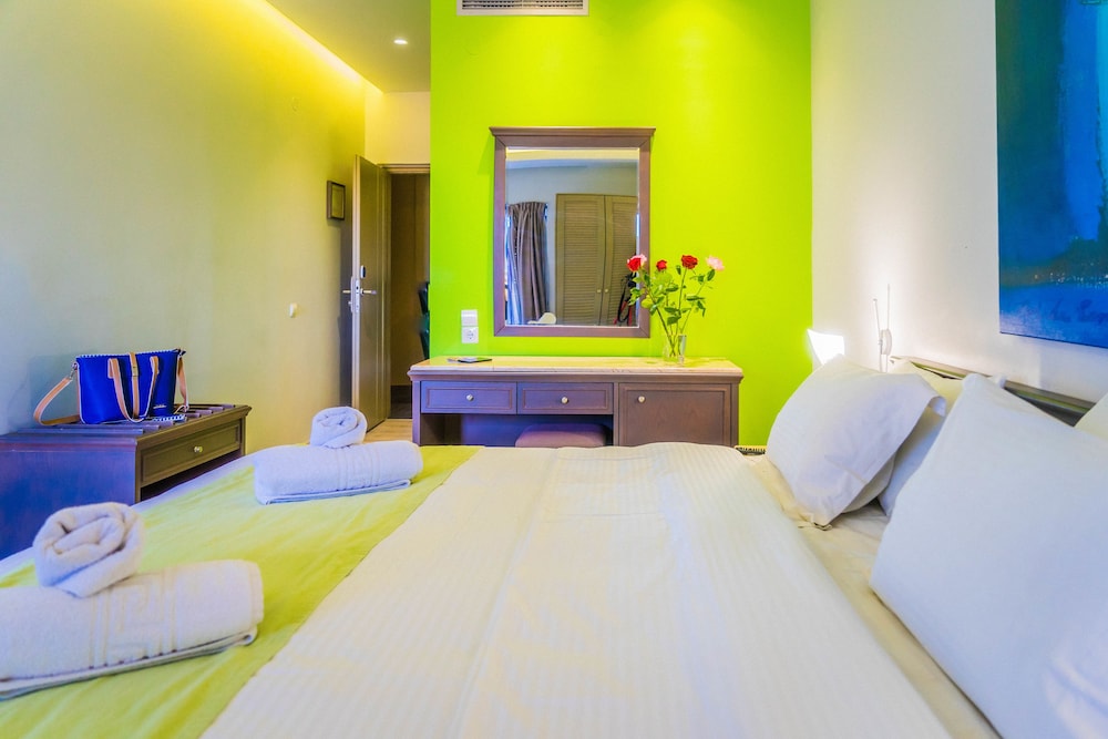 Castello City Hotel — Hotel rooms in Heraklion