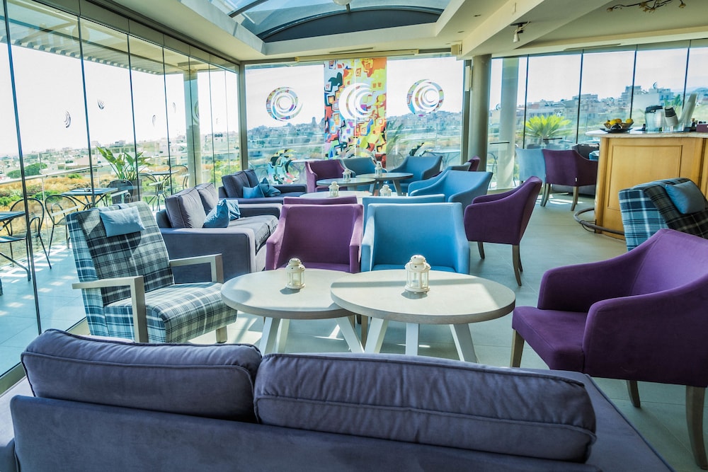 Castello City Hotel — Restaurant & bars in Heraklion