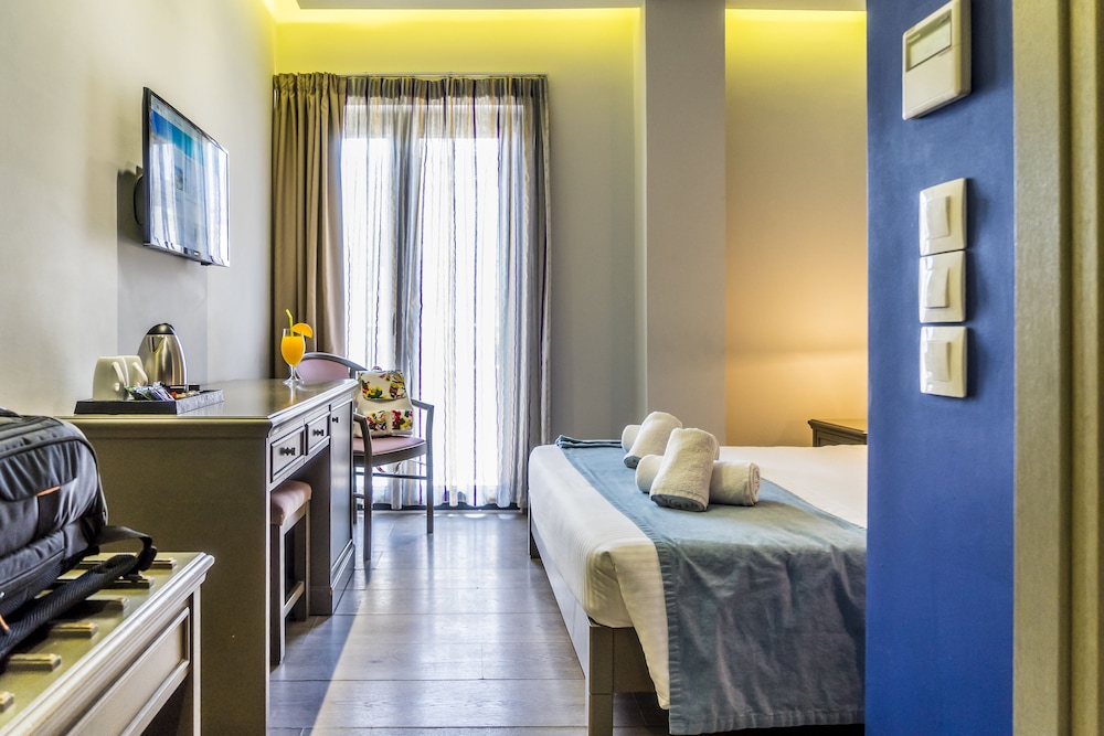 Castello City Hotel — Hotel rooms in Heraklion