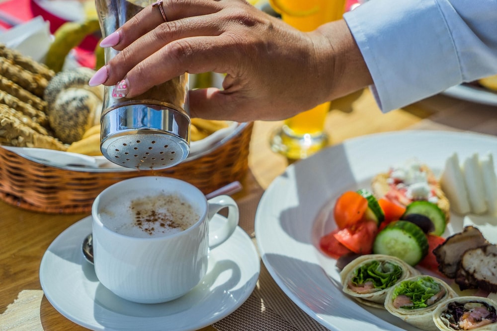 Castello City Hotel — Restaurant & bars in Heraklion