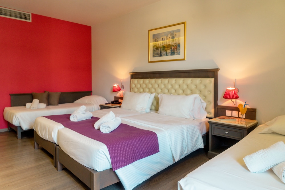 Castello City Hotel — Hotel rooms in Heraklion