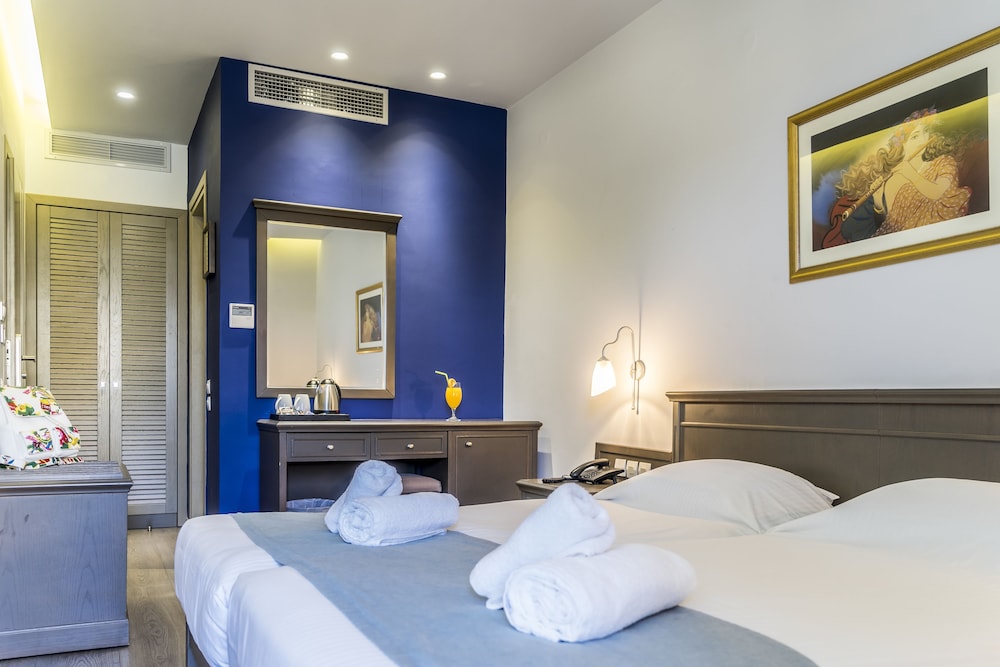 Castello City Hotel — Hotel rooms in Heraklion