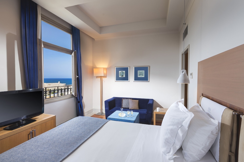 GDM Megaron Historical Monument Hotel — Hotel rooms in Heraklion