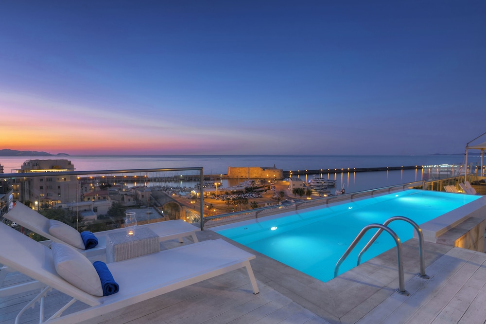 GDM Megaron Historical Monument Hotel — Swimming pool in Heraklion