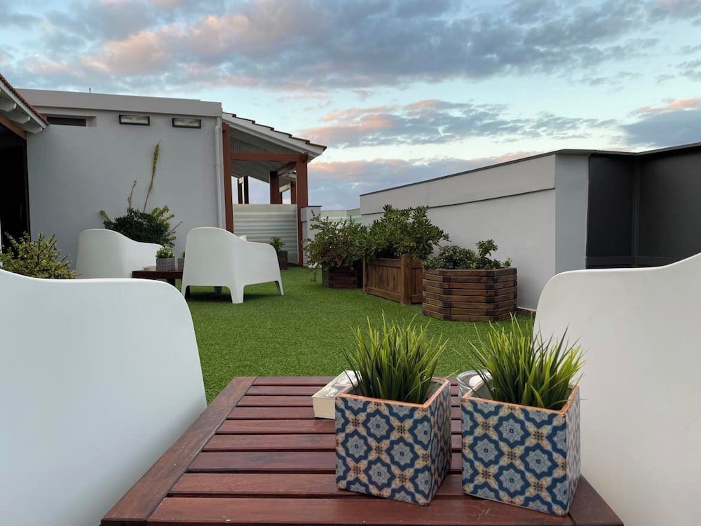 Kastro Hotel — Hotel building in Heraklion