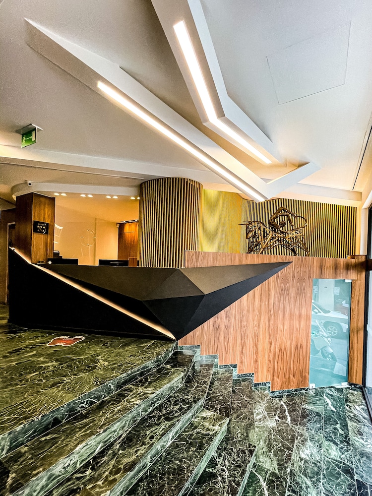 Kastro Hotel — Hotel building in Heraklion