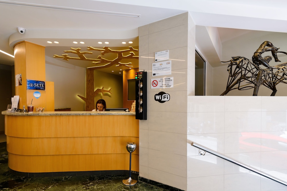 Kastro Hotel — Hotel building in Heraklion