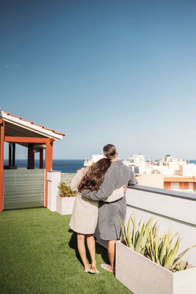 Kastro Hotel — Hotel building in Heraklion
