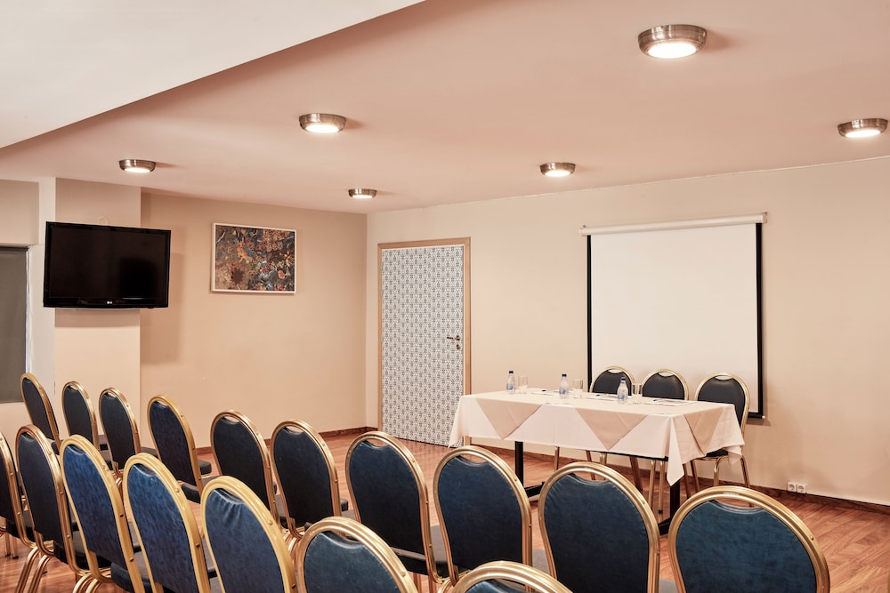 Candia Hotel — Hotel building in Athens, Attica