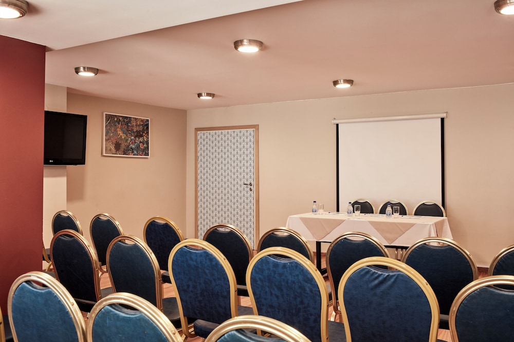 Candia Hotel — Hotel building in Athens, Attica