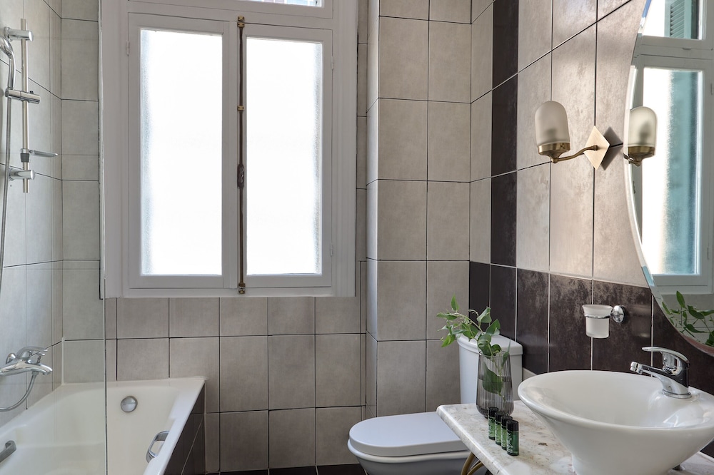 Delphi Art Hotel — Hotel rooms in Athens, Attica