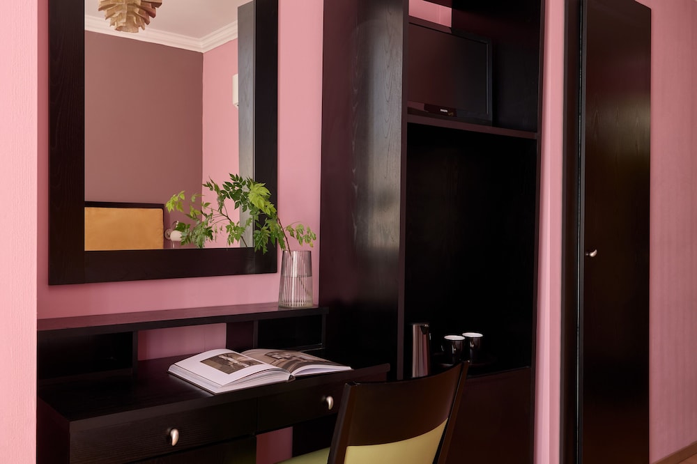 Delphi Art Hotel — Hotel rooms in Athens, Attica