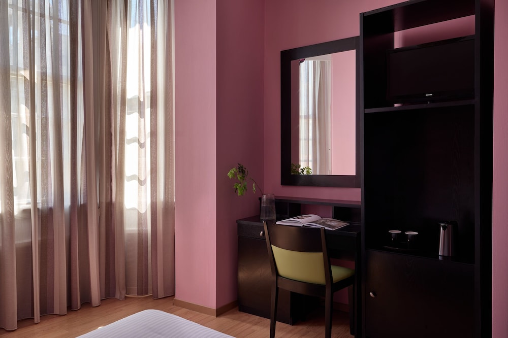 Delphi Art Hotel — Hotel rooms in Athens, Attica