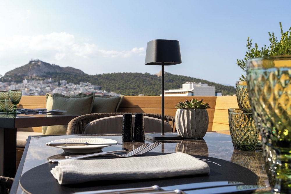 Divani Caravel — Restaurant & bars in Athens, Attica