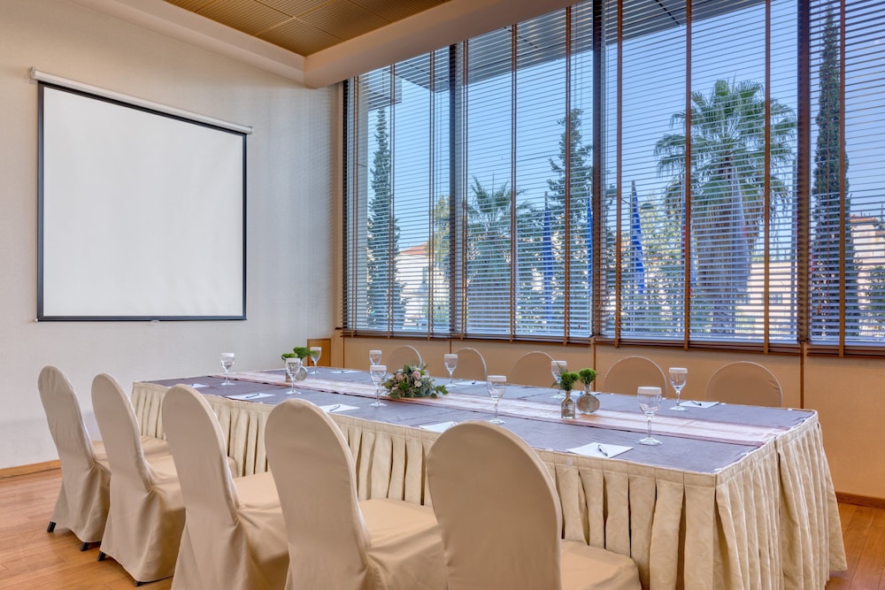 Divani Caravel — Hotel building in Athens, Attica
