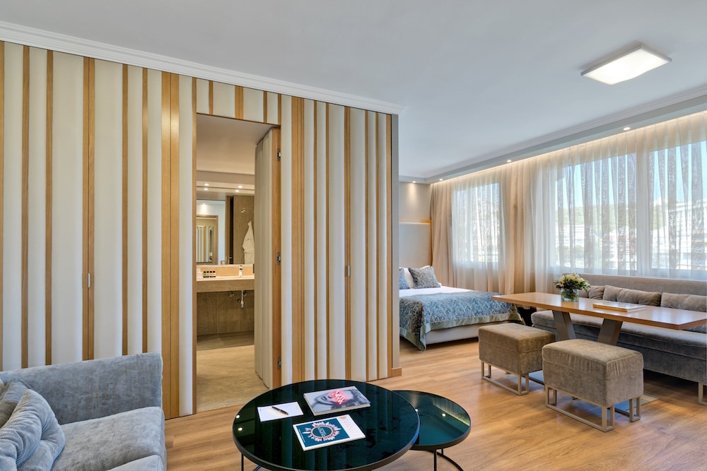Divani Caravel — Hotel rooms in Athens, Attica