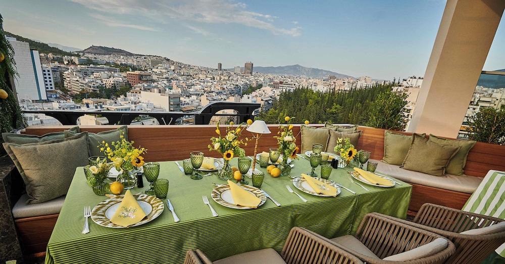 Divani Caravel — Restaurant & bars in Athens, Attica