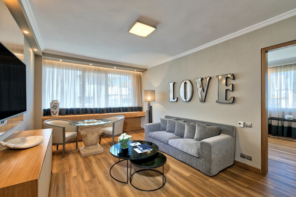 Divani Caravel — Hotel rooms in Athens, Attica