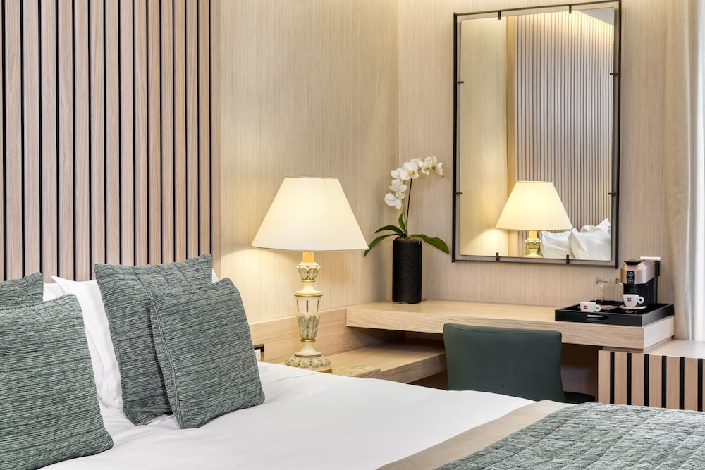 Divani Palace Acropolis — Hotel rooms in Athens, Attica