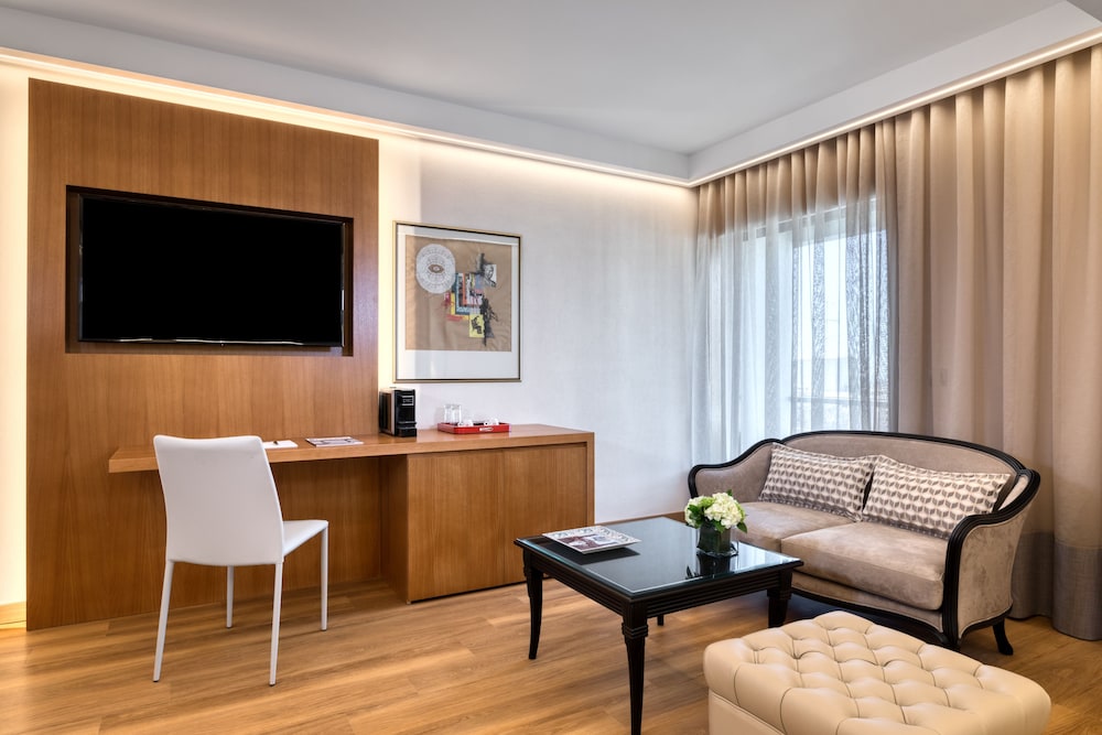 Divani Palace Acropolis — Hotel rooms in Athens, Attica