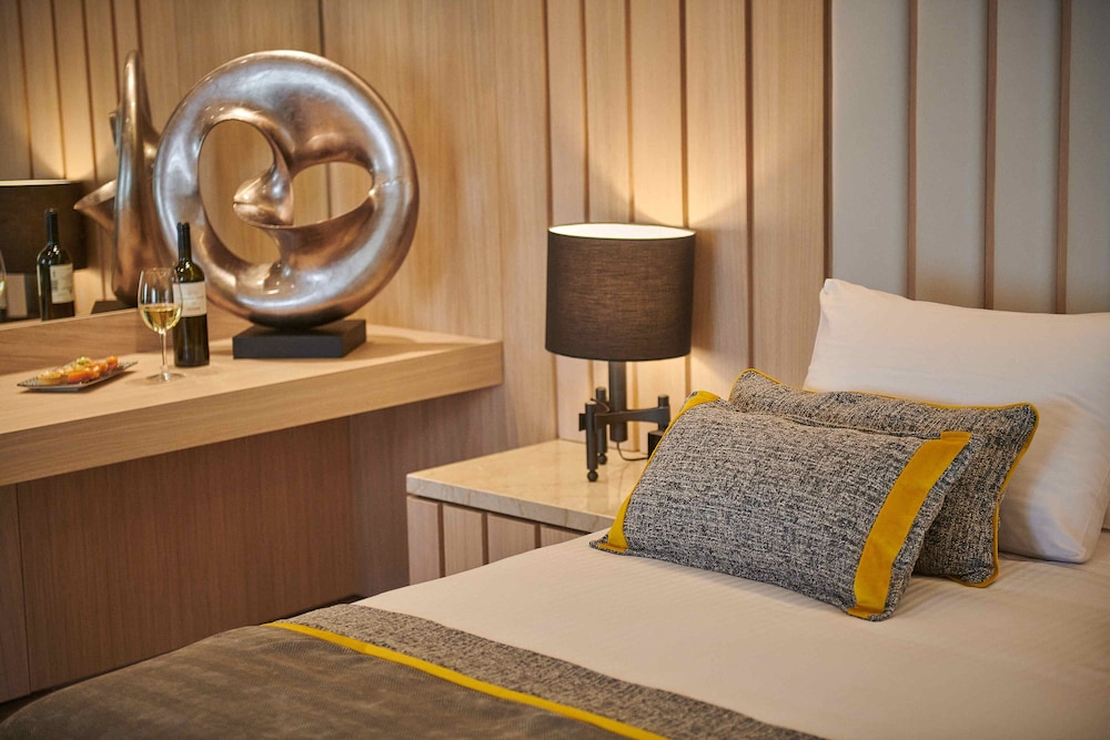 Divani Palace Acropolis — Hotel rooms in Athens, Attica