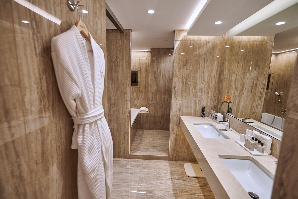 Divani Palace Acropolis — Hotel rooms in Athens, Attica