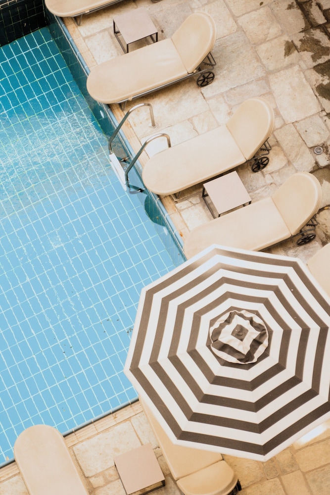 Divani Palace Acropolis — Swimming pool in Athens, Attica