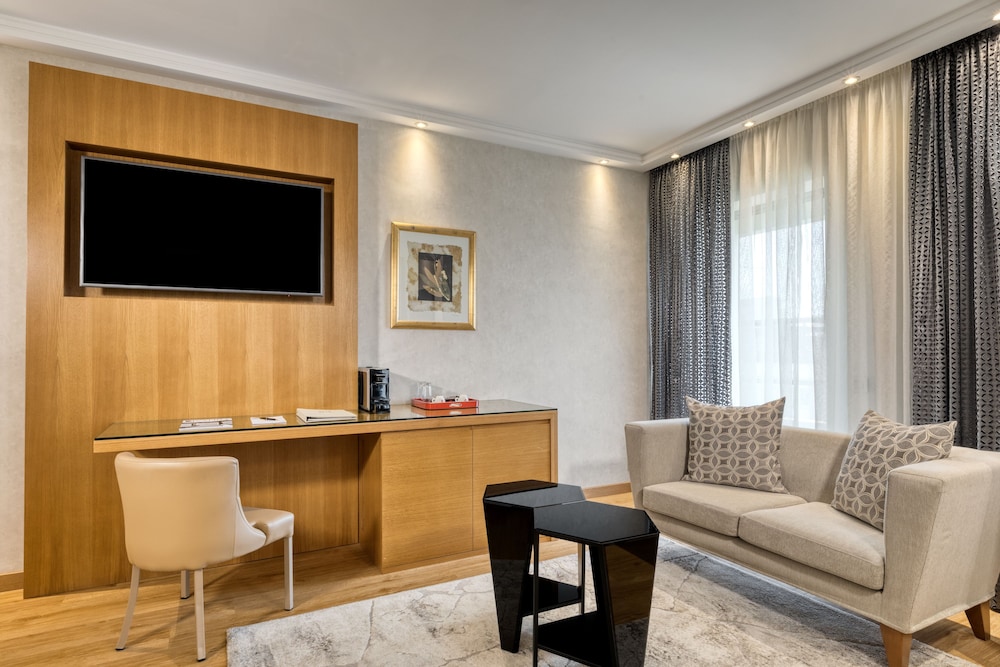 Divani Palace Acropolis — Hotel rooms in Athens, Attica