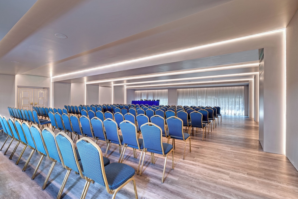 Divani Palace Acropolis — Hotel building in Athens, Attica