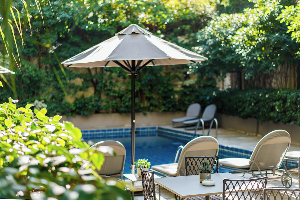 Divani Palace Acropolis — Swimming pool in Athens, Attica