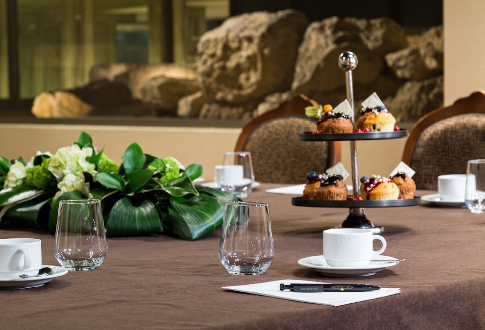 Divani Palace Acropolis — Restaurant & bars in Athens, Attica