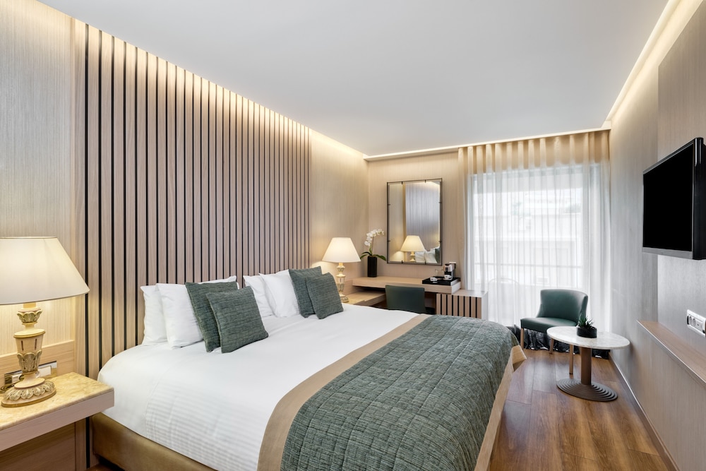 Divani Palace Acropolis — Hotel rooms in Athens, Attica