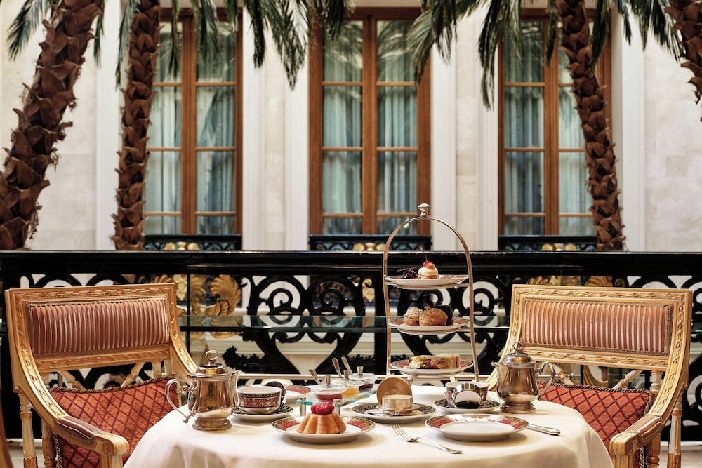 Hotel Grande Bretagne, a Luxury Collection Hotel, Athens — Restaurant & bars in Athens, Attica