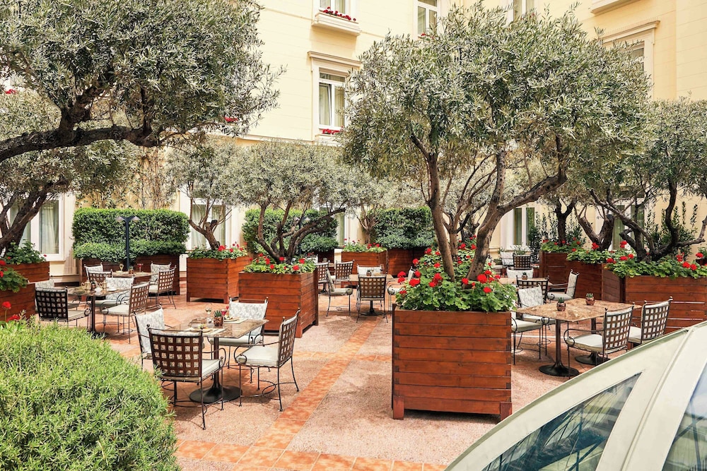 Hotel Grande Bretagne, a Luxury Collection Hotel, Athens — Restaurant & bars in Athens, Attica