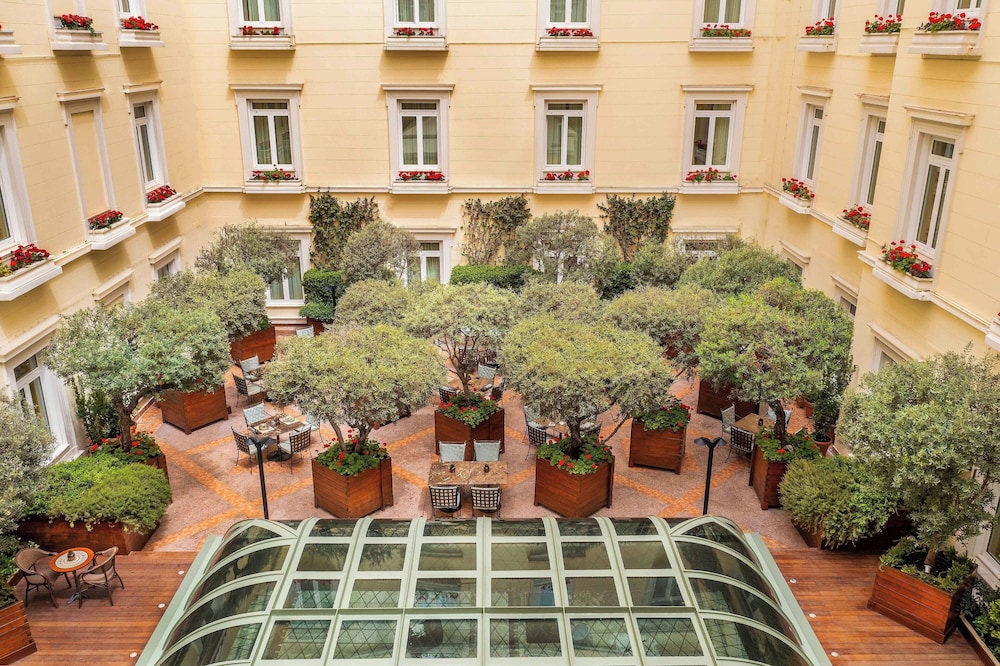 Hotel Grande Bretagne, a Luxury Collection Hotel, Athens — Restaurant & bars in Athens, Attica