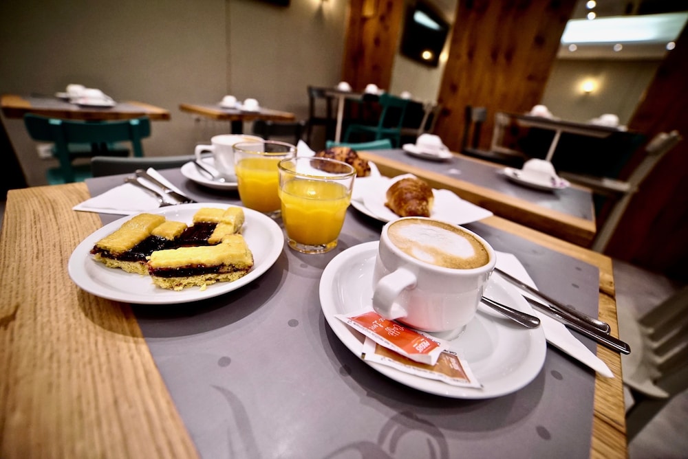 Hotel Centrale — Restaurant & bars in Mestre, Veneto