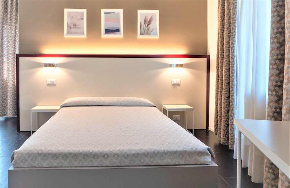 Hotel Centrale — Hotel rooms in Mestre, Veneto