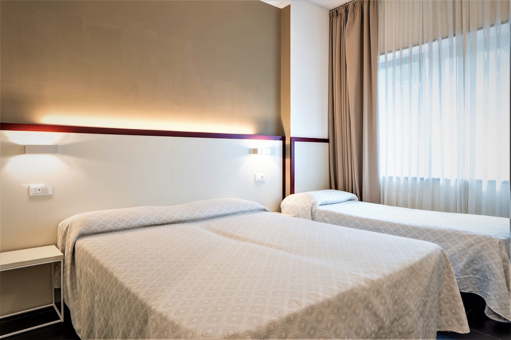 Hotel Centrale — Hotel rooms in Mestre, Veneto