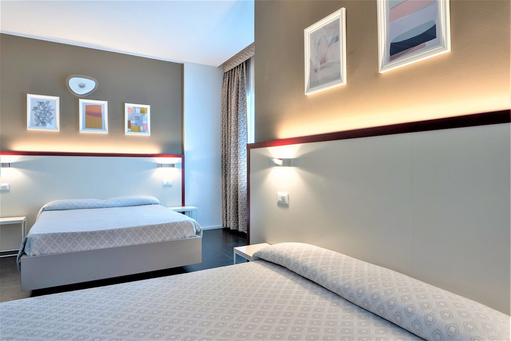Hotel Centrale — Hotel rooms in Mestre, Veneto