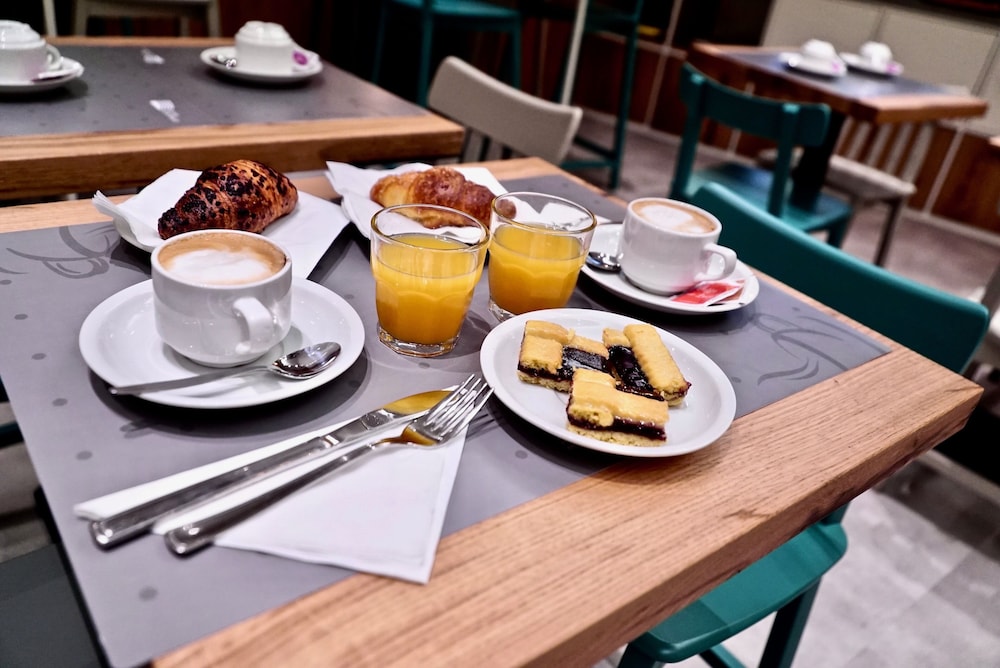Hotel Centrale — Restaurant & bars in Mestre, Veneto