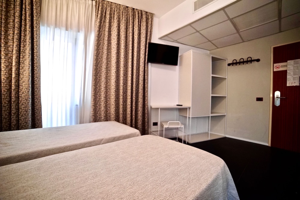 Hotel Centrale — Hotel rooms in Mestre, Veneto