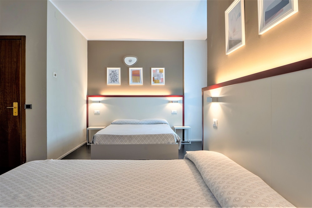 Hotel Centrale — Hotel rooms in Mestre, Veneto