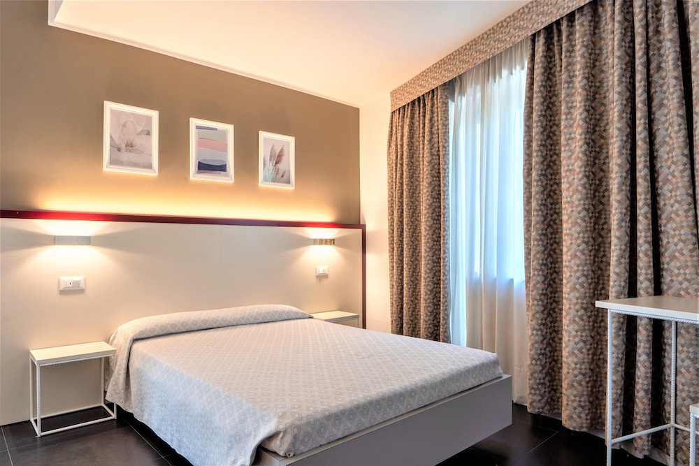 Hotel Centrale — Hotel rooms in Mestre, Veneto