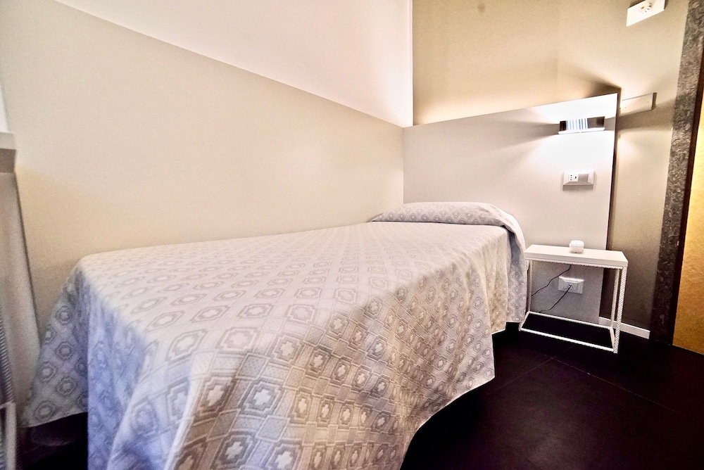 Hotel Centrale — Hotel rooms in Mestre, Veneto