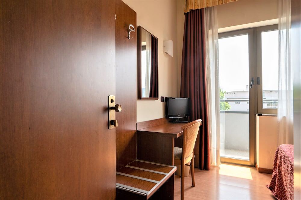Hotel Centrale — Hotel rooms in Mestre, Veneto