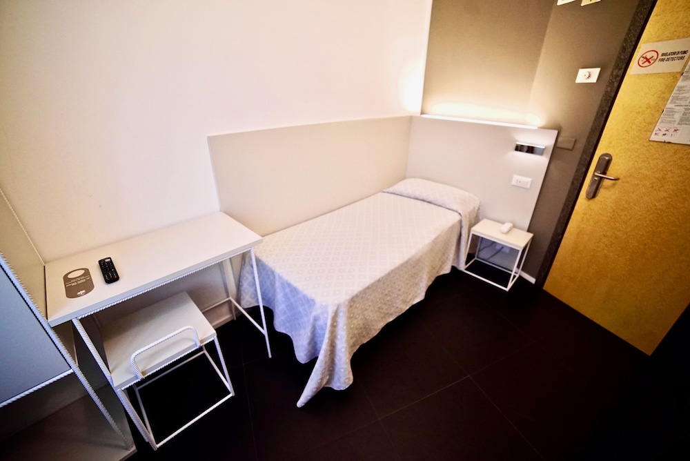 Hotel Centrale — Hotel rooms in Mestre, Veneto